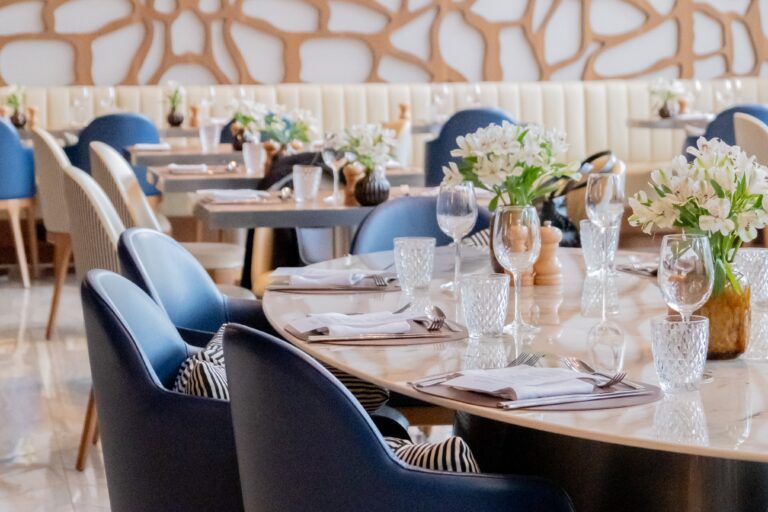 Descobreix una experiència gastronòmica que transforma cada àpat en un record inoblidable. Reserva la teva taula i deixa’t portar per la màgia d’Arrel.